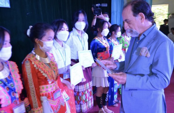 Trao học bổng quỹ châu Á cho nữ sinh dân tộc THPT đợt 2 năm học 2021-2022